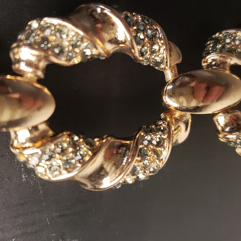 Chunky Large Women's Necklace emerald green And faux diamond Wreath Design.